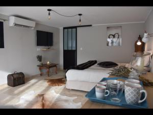 Katil atau katil-katil dalam bilik di La secrète chambre de la tour