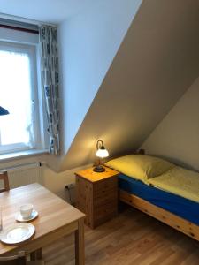 Säng eller sängar i ett rum på Gutshaus Bliesekow