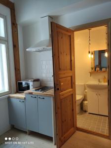 Kuchyň nebo kuchyňský kout v ubytování Vallikraavi apartment