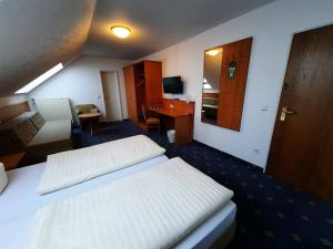 a hotel room with a bed and a desk at Hotel Kaiserhof in Lehrte