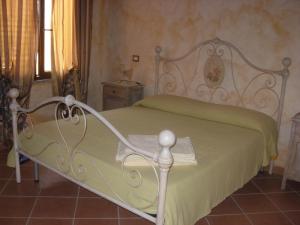 A bed or beds in a room at Casa Nicola