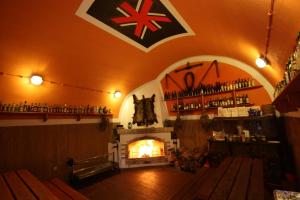 a bar with a fireplace in a room at Pension Wunsch in Jaroměř