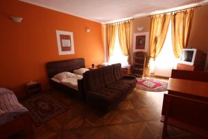 a living room with a bed and a couch at Pension Wunsch in Jaroměř