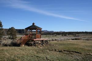 a gazebo in the middle of a field at Crooked River Ranch Cabins in Terrebonne