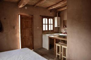 Virtuvė arba virtuvėlė apgyvendinimo įstaigoje Ruphay: Cabaña equipada con vista a los cerros en el campo