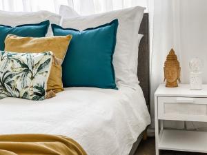 Cama o camas de una habitación en Just book it! Ruby - a spacious house in the CBD