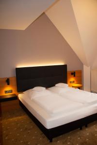 מיטה או מיטות בחדר ב-Ambienthotel Tassilo