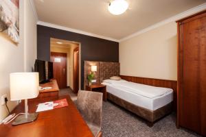 Postel nebo postele na pokoji v ubytování Hotel Weinberg GmbH