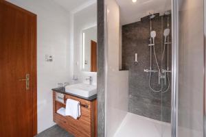 Vannituba majutusasutuses Hotel Weinberg GmbH +7 fotot