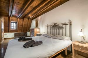 Postel nebo postele na pokoji v ubytování Casa Ferrera by SeaMount Rentals