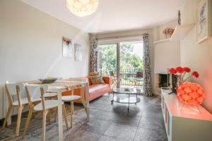 Posedenie v ubytovaní Estrella by SeaMount Rentals