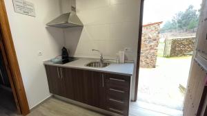 Kuchyňa alebo kuchynka v ubytovaní Apartamentos Rurales Casa Josefita