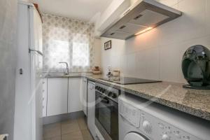 Kuchyň nebo kuchyňský kout v ubytování Carabela by SeaMount Rentals