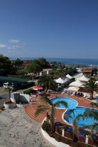 Utsikt över poolen vid Hotel Talao eller i närheten