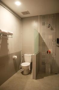 Phòng tắm tại D'Carol Hotel