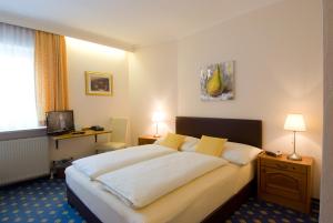 Postel nebo postele na pokoji v ubytování Hotel Biedermeier Hof