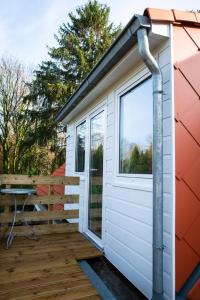 a view of the front of a tiny house at DC's Home in Meise