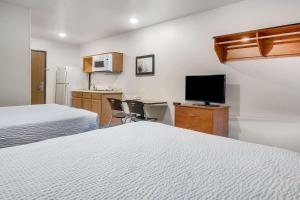 Postel nebo postele na pokoji v ubytování WoodSpring Suites Abilene