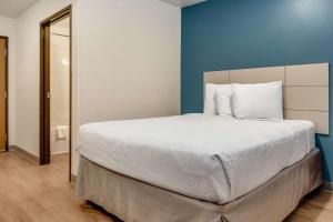 Postel nebo postele na pokoji v ubytování WoodSpring Suites Abilene