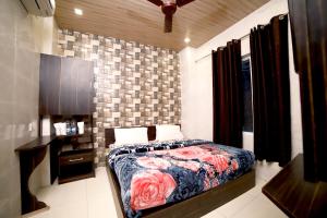 a bedroom with a bed and a desk in it at Hotel Star Light in Amritsar