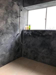 Ένα μπάνιο στο BBQ可能 一棟貸 Fuji Trip House 河口湖