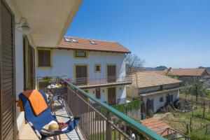 Balkón nebo terasa v ubytování Apartment with terrace in Pianillo – 65 sqm, garden view