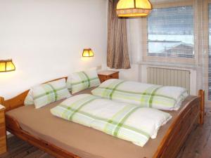 Łóżko lub łóżka w pokoju w obiekcie Holiday Home Eberharter by Interhome