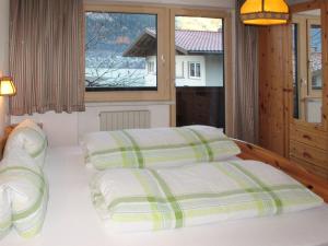 Łóżko lub łóżka w pokoju w obiekcie Holiday Home Eberharter by Interhome