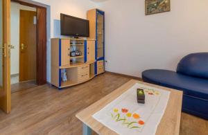TV a/nebo společenská místnost v ubytování Navy Apartments