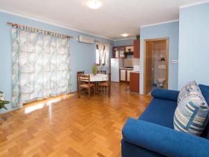 Kuchyňa alebo kuchynka v ubytovaní Apartment Nikol-1 by Interhome