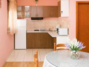 Kuchyňa alebo kuchynka v ubytovaní Apartment Nikol-3 by Interhome