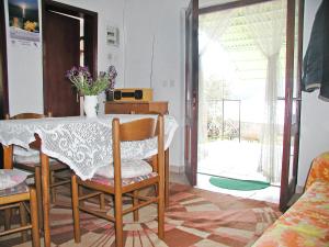 TV a/nebo společenská místnost v ubytování Holiday Home Rudi by Interhome