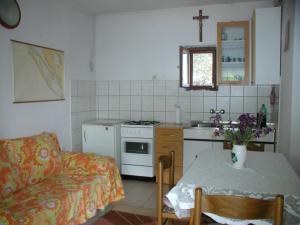 Kuchyň nebo kuchyňský kout v ubytování Holiday Home Rudi by Interhome