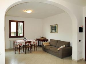 Uma área de estar em Apartment Villa Casa Marina-3 by Interhome