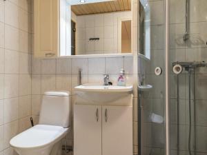 Et badeværelse på Holiday Home Levi star 915 by Interhome + 11 billeder