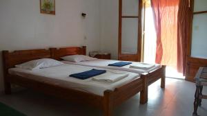 a bedroom with a bed with two towels on it at Villa Alexandra in Roda