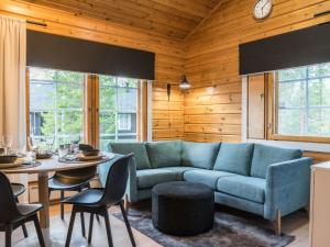 Posezení v ubytování Holiday Home Lomaylläs b39 -suppapolku 6b by Interhome