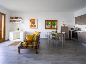 A kitchen or kitchenette at Apartment Tramonto - SEA116 by Interhome