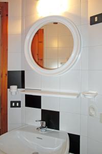 Gallery image of Apartment Ca' Pignoi-6 by Interhome in Garda