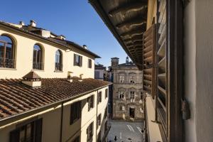 a view of an alley from a building at Parione Uno in Florence