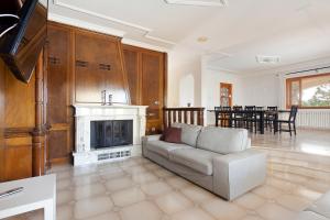 Posezení v ubytování Villa Tossals + 19 fotografií