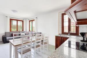 a kitchen and living room with a table and chairs at Villa Els Pins in El Arenal