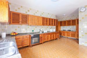 Kuchyňa alebo kuchynka v ubytovaní Villa Ribera de Son Veri