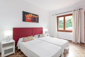 Posteľ alebo postele v izbe v ubytovaní Villa Ribera de Son Veri