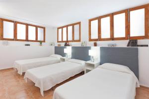 Posteľ alebo postele v izbe v ubytovaní Villa Ribera de Son Veri