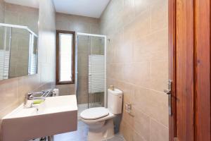 Kúpeľňa v ubytovaní Villa Ribera de Son Veri