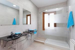 Kúpeľňa v ubytovaní Villa Ribera de Son Veri