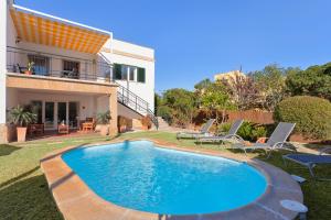 een zwembad voor een huis bij Villa Son Veri Miramar in El Arenal