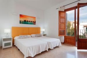 A bed or beds in a room at Son Veri