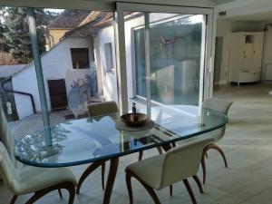 a glass table and chairs in a room at Schneiders Ferienhaus Pulkau in Pulkau +23 photos